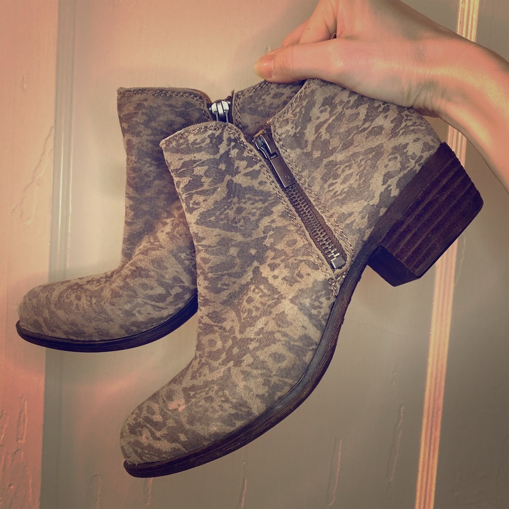 Lucky Suede Ankle Boots sz8